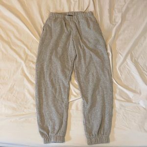 brandy melville rosa sweatpants in light grey